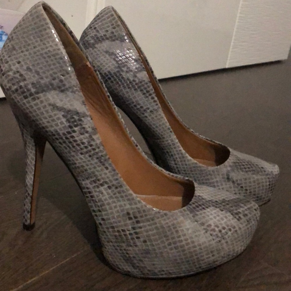 High Heels - Picture 1 of 6
